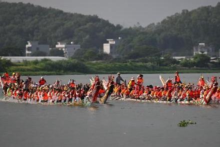 樊振东全锦赛适应场地训练