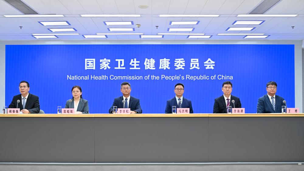 赵乐际同全国人大常委会会议列席代表座谈时强调 深入学习贯彻习近平法治思想 在法治