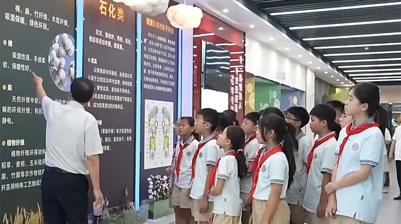 记者探访海上“超级大冰箱”液化天然气船