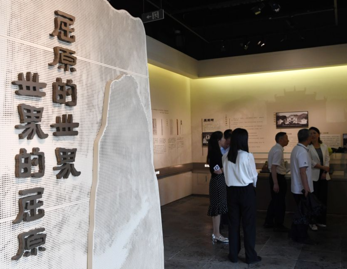 上海爷叔现身被大量股民围观